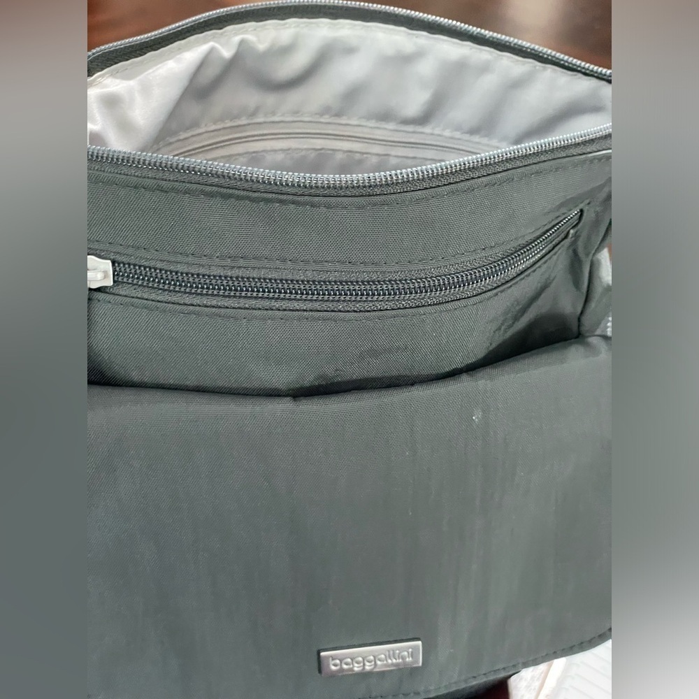 Baggallini women’s Crossbody pewter gray Bags/ Top zipper many pockets - Picture 5 of 6
